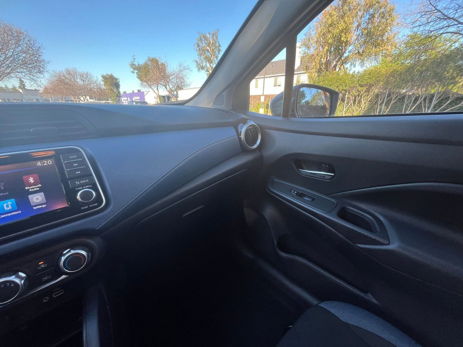 Used 2025 Nissan Versa SV image 33