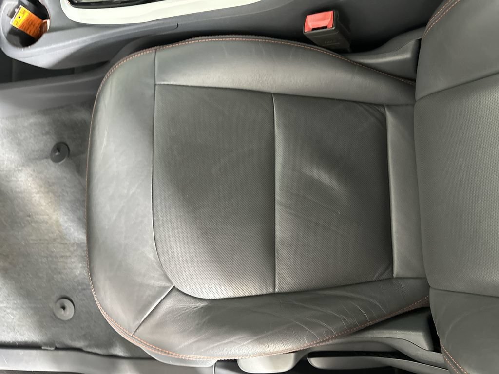 Used 2020 Chevrolet Bolt Premier w/ Infotainment Package FWD image 23
