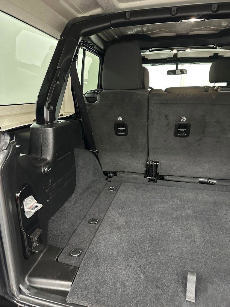 Used 2022 Jeep Wrangler Unlimited Sport image 33