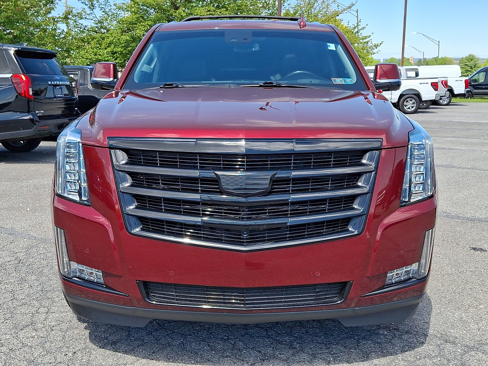 Used 2020 Cadillac Escalade ESV Luxury w/ Escalade Sport Edition AWD/4WD image 2