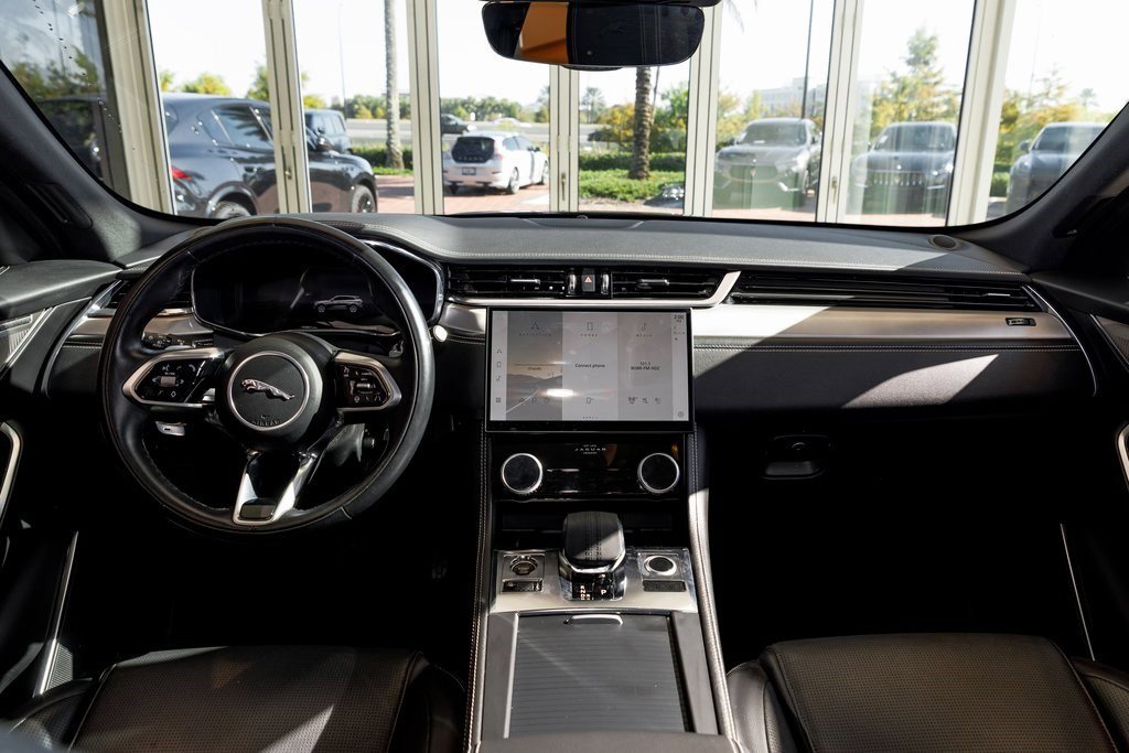 Used 2025 Jaguar F-PACE R-Dynamic S image 34
