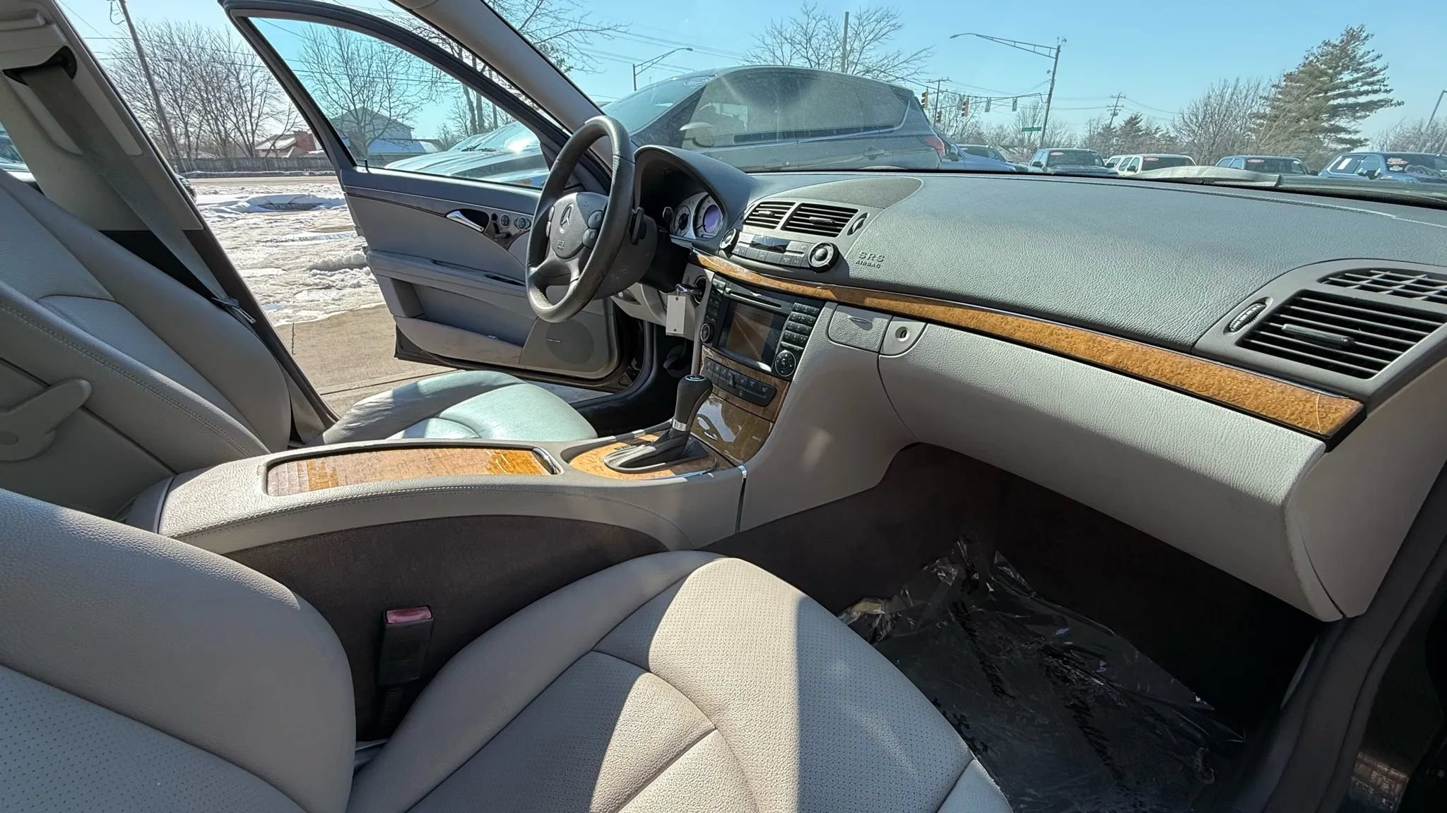 Used 2009 Mercedes-Benz E 350 4MATIC Sedan image 12