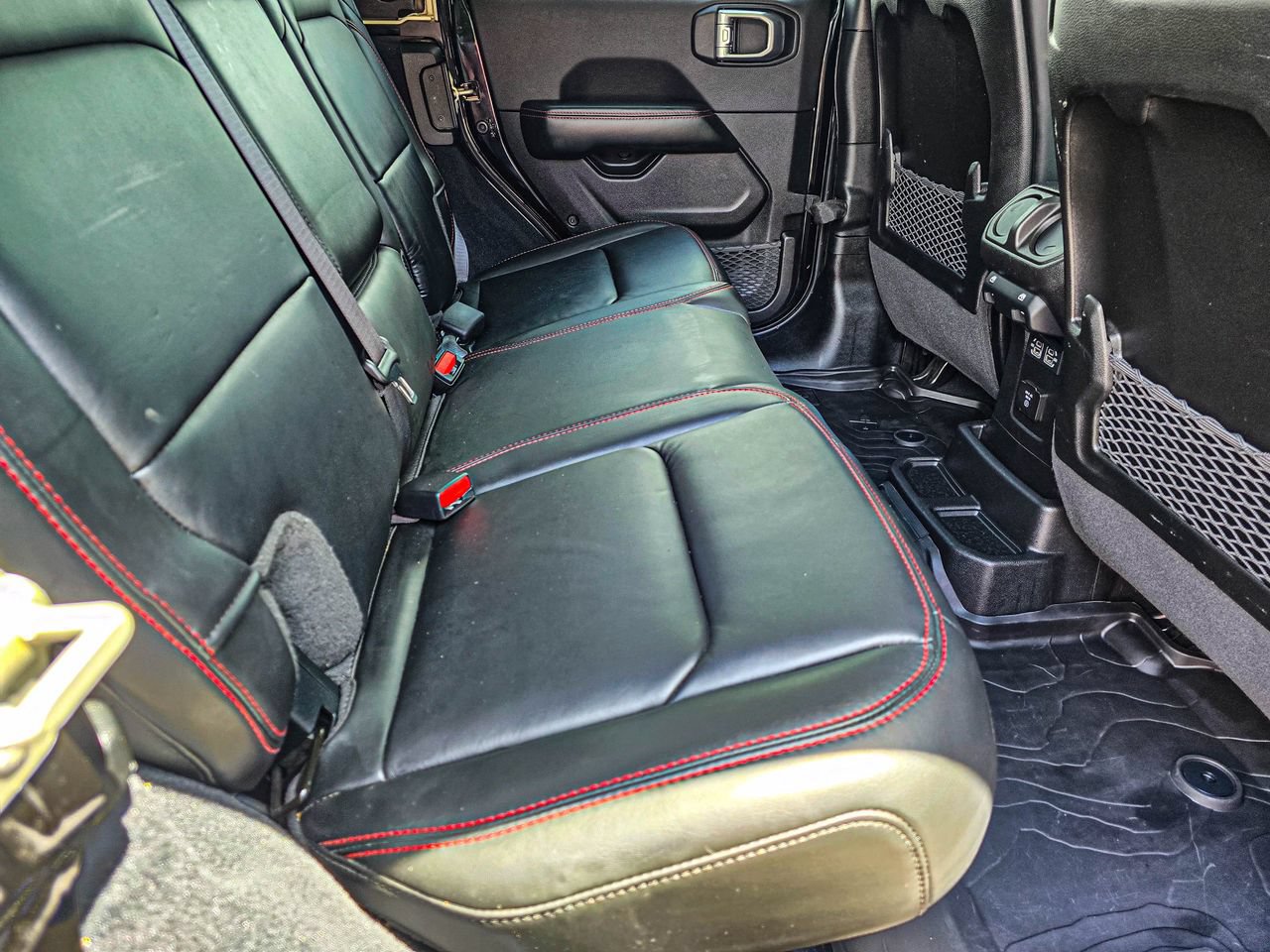 Used 2024 Jeep Wrangler Unlimited Rubicon AWD/4WD image 39