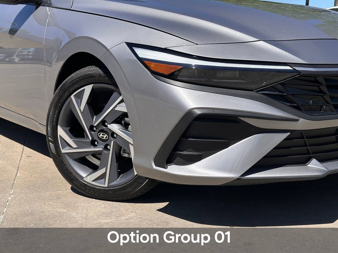 Used 2025 Hyundai Elantra Sport image 2