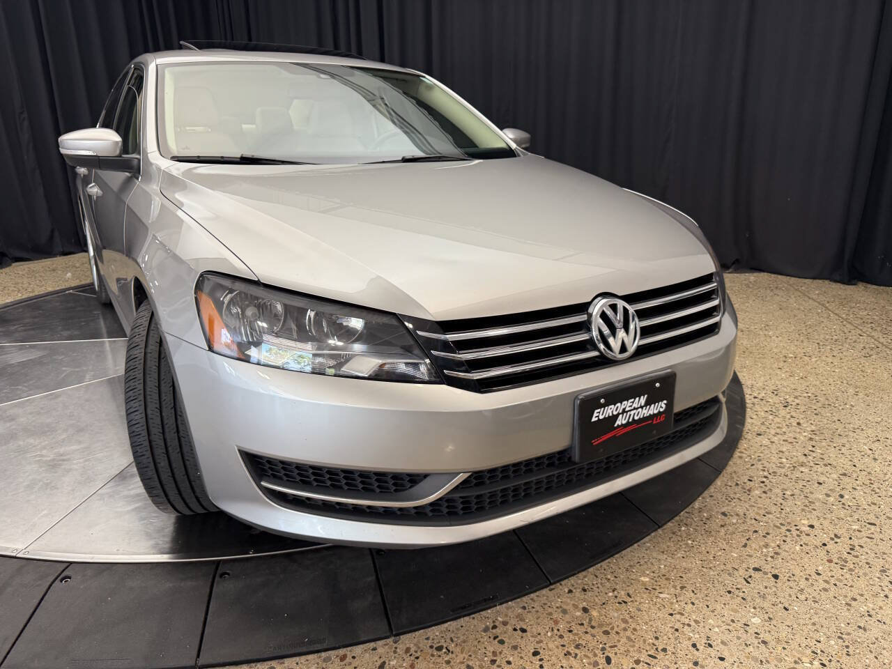 Used 2014 Volkswagen Passat 1.8T SE FWD image 4