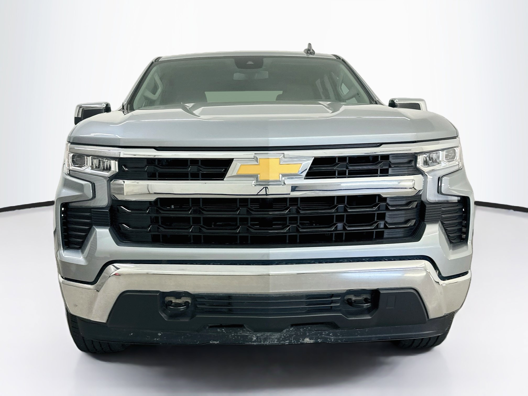 Used 2024 Chevrolet Silverado 1500 LT AWD/4WD image 2