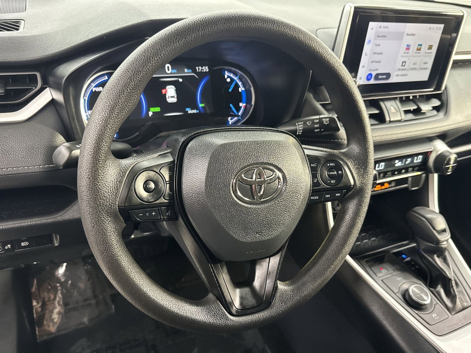 Used 2025 Toyota RAV4 LE AWD/4WD image 28