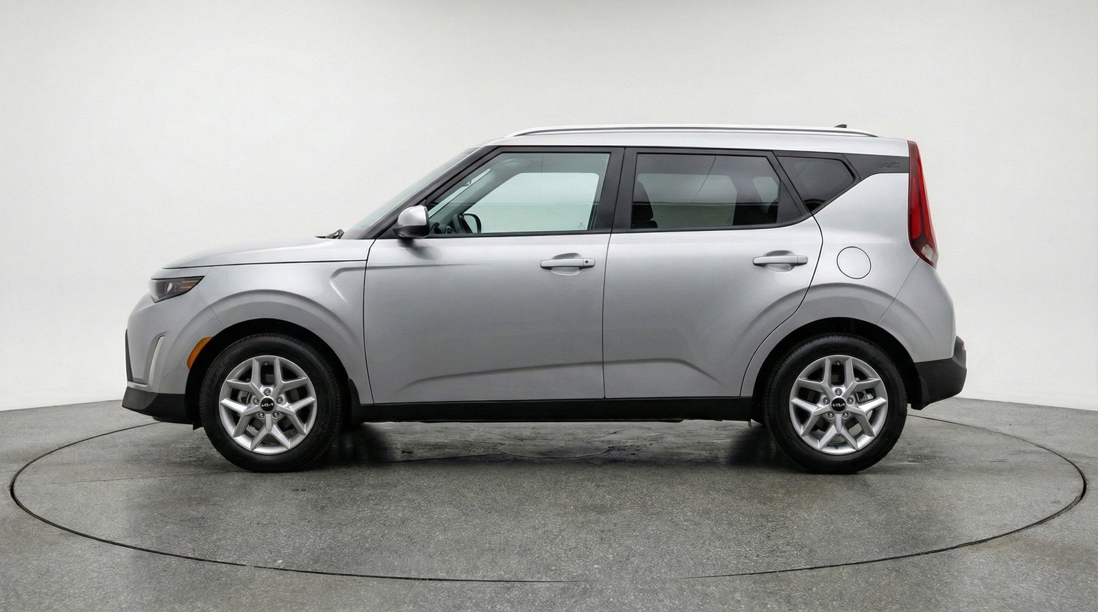 Used 2025 Kia Soul LX w/ LX Technology Package FWD image 5