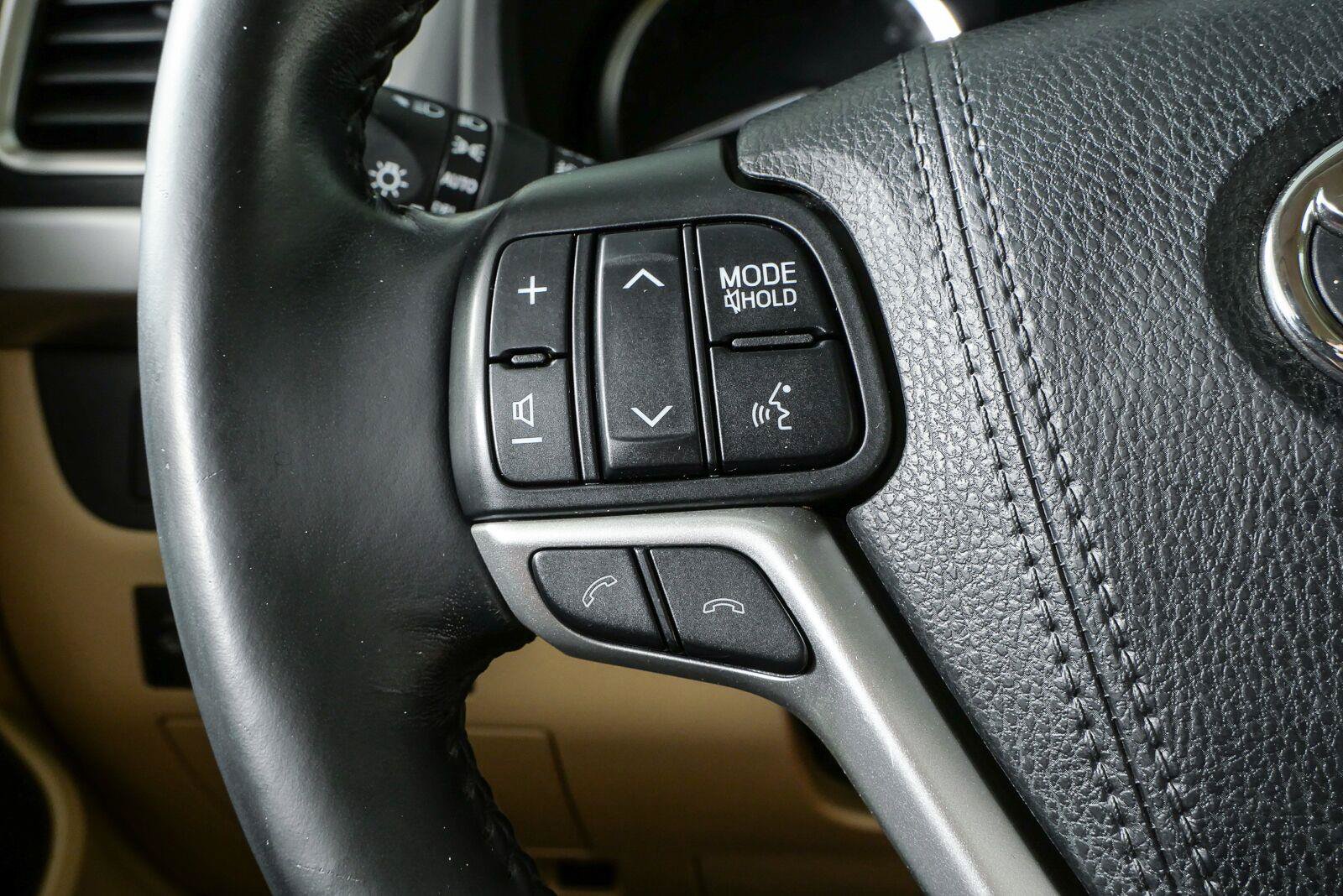 Used 2018 Toyota Highlander XLE FWD image 10