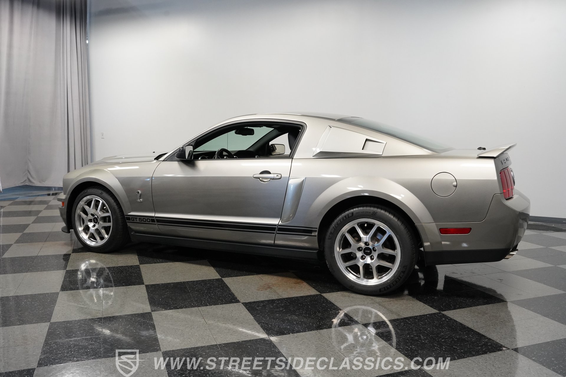 Used 2009 Ford Mustang Shelby GT500 RWD image 9
