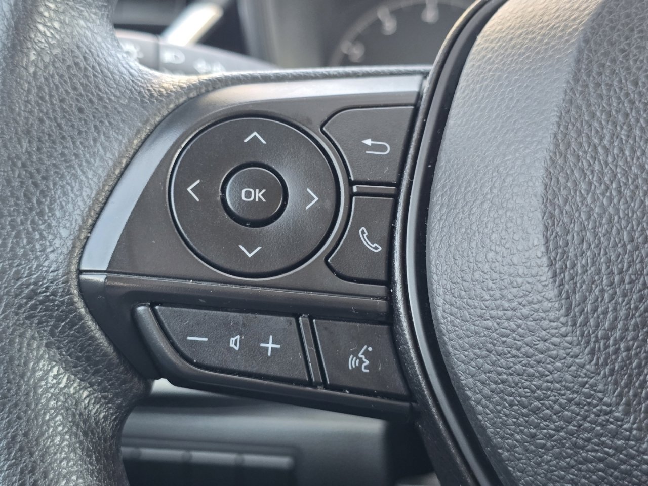 Used 2024 Toyota Corolla LE FWD image 28