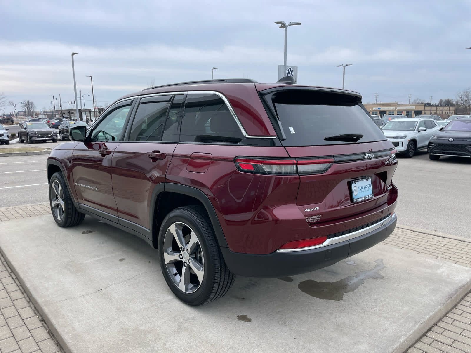 Used 2025 Jeep Grand Cherokee Limited w/ Trailer Tow Package AWD/4WD image 11