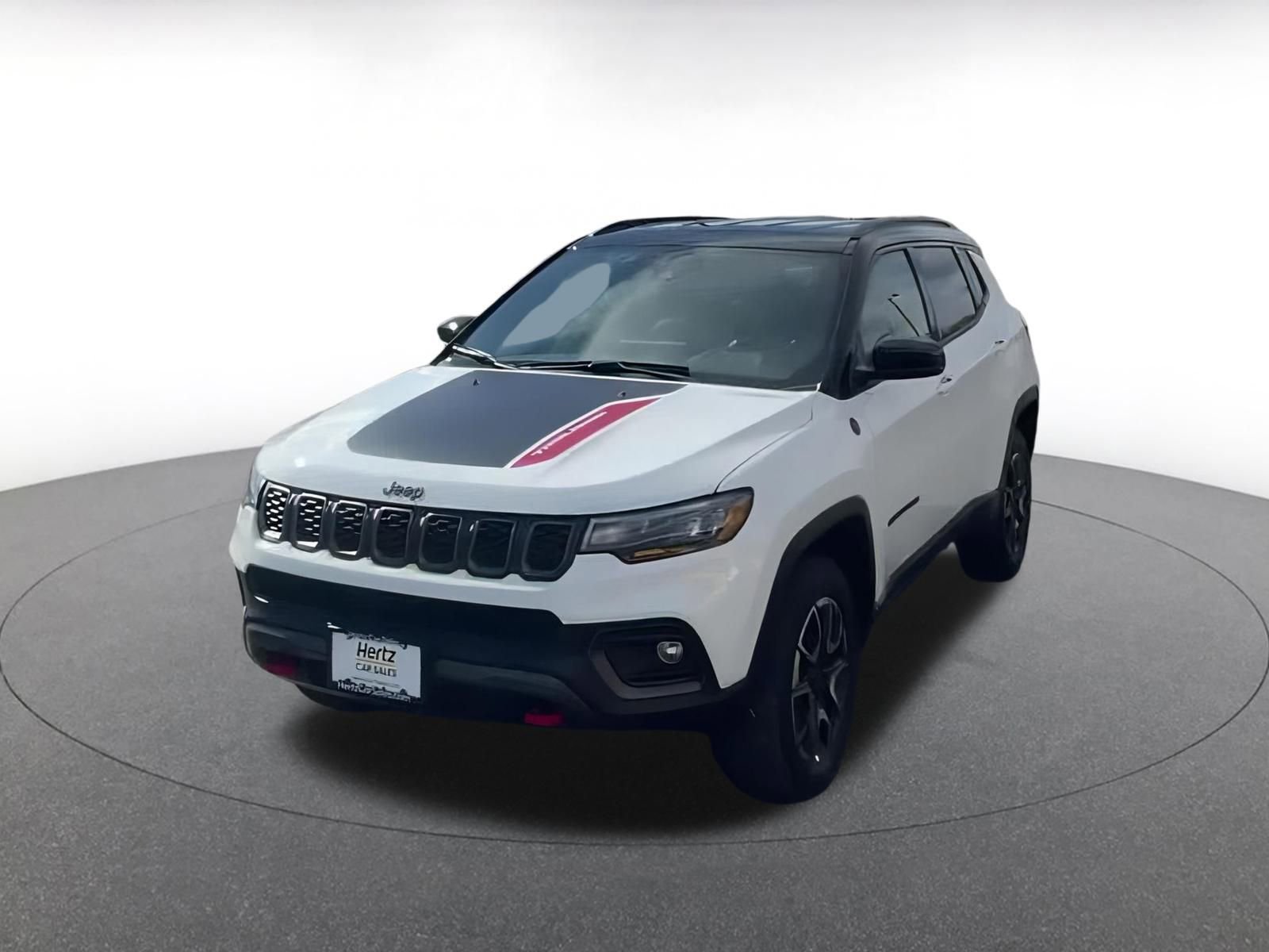 Used 2025 Jeep Compass Trailhawk image 7