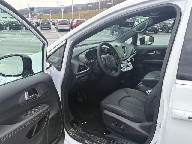 New 2026 Chrysler Voyager LX image 13