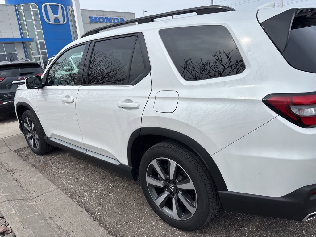Used 2025 Honda Pilot Touring image 8
