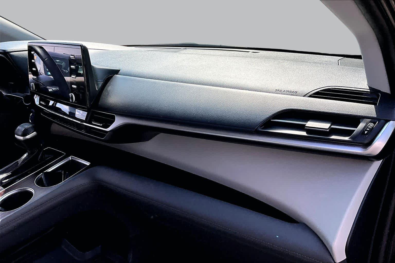 Used 2021 Toyota Sienna XLE FWD image 18