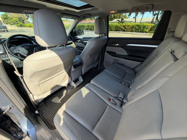 Used 2016 Toyota Highlander XLE image 19