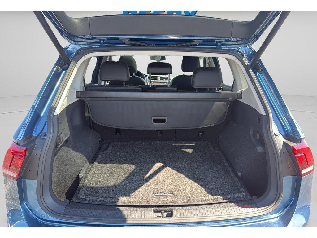 Used 2018 Volkswagen Tiguan SEL AWD/4WD image 29