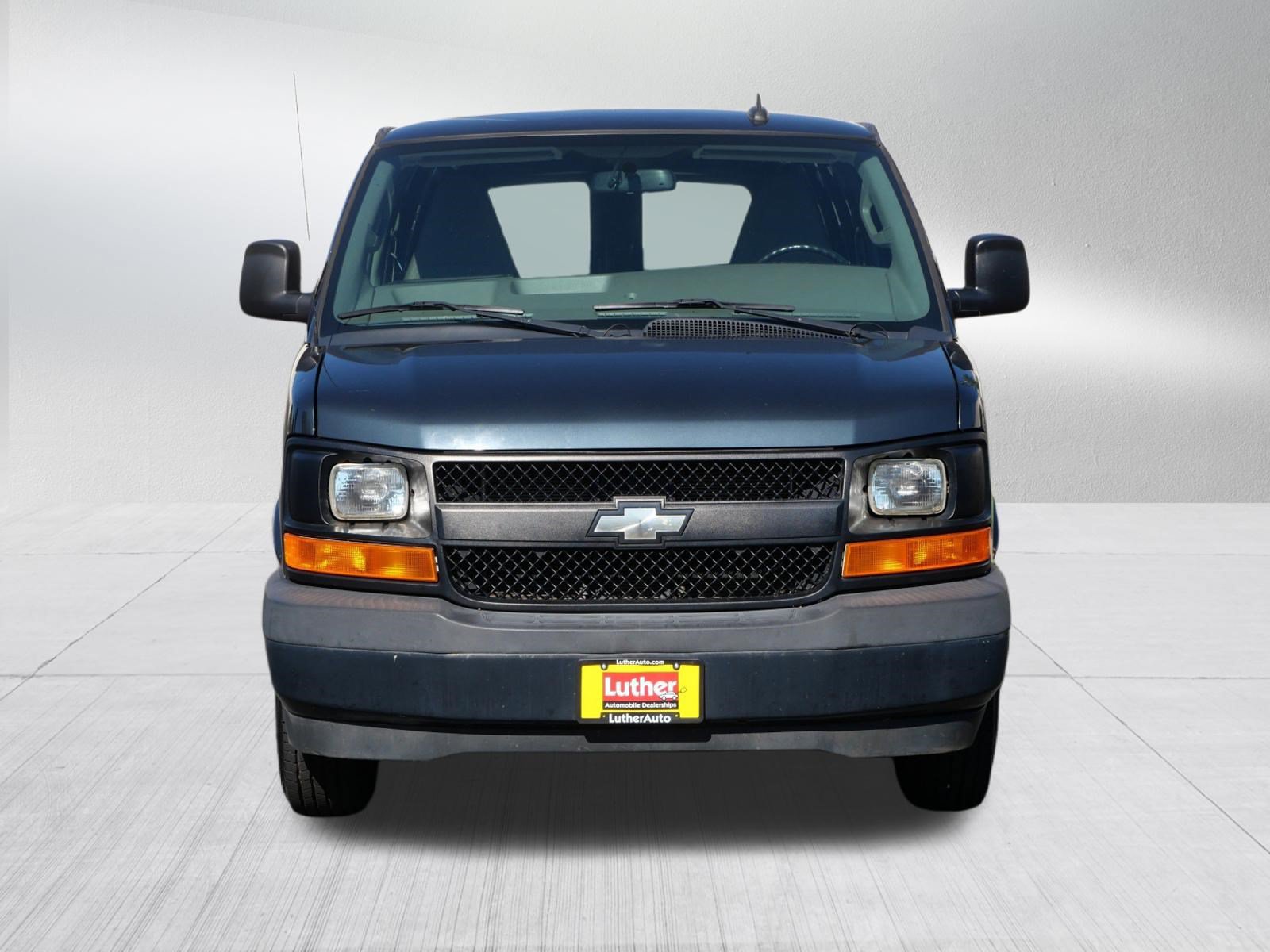 Used 2017 Chevrolet Express 2500 RWD video 2