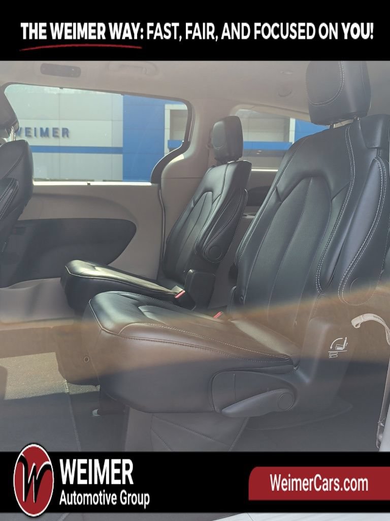 Used 2024 Chrysler Pacifica Touring-L FWD image 14
