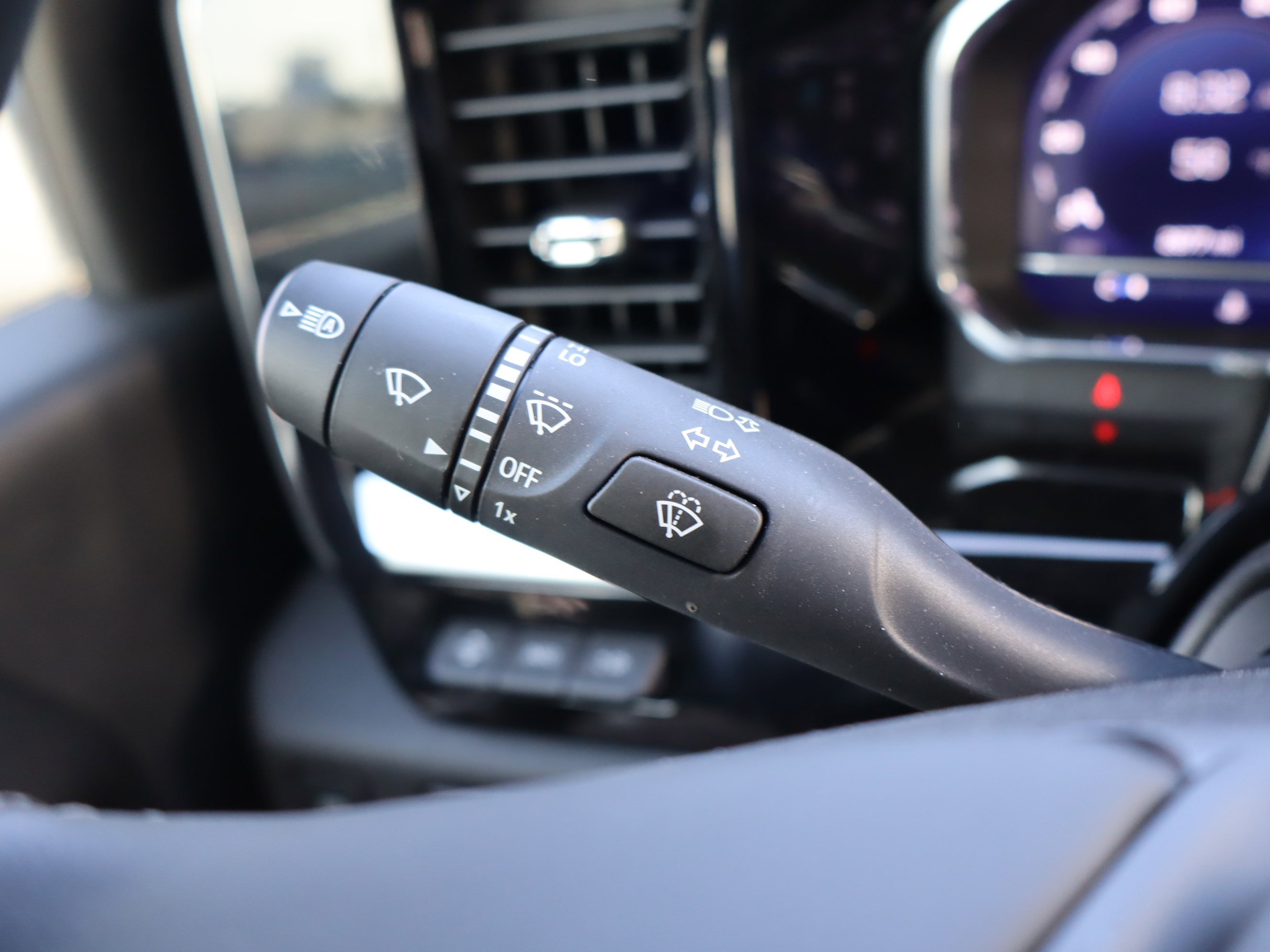 Used 2025 Chevrolet Silverado 2500 LTZ w/ LTZ Plus Package AWD/4WD image 25