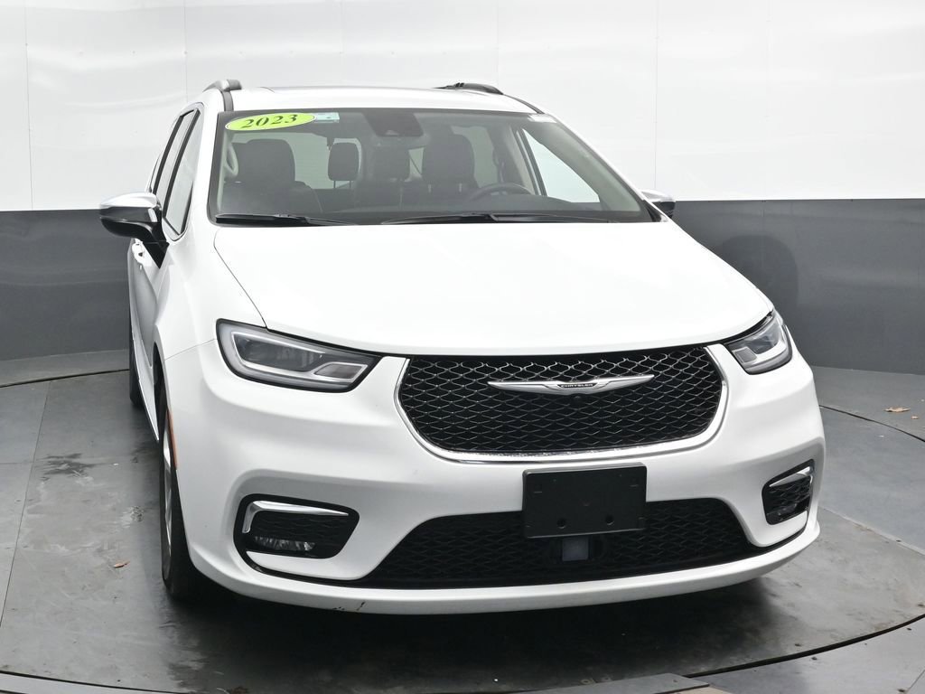 Used 2023 Chrysler Pacifica Limited FWD image 8