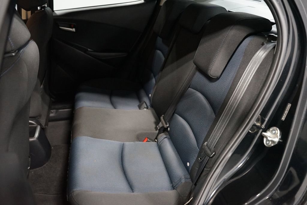 Used 2019 Toyota Yaris L FWD image 26