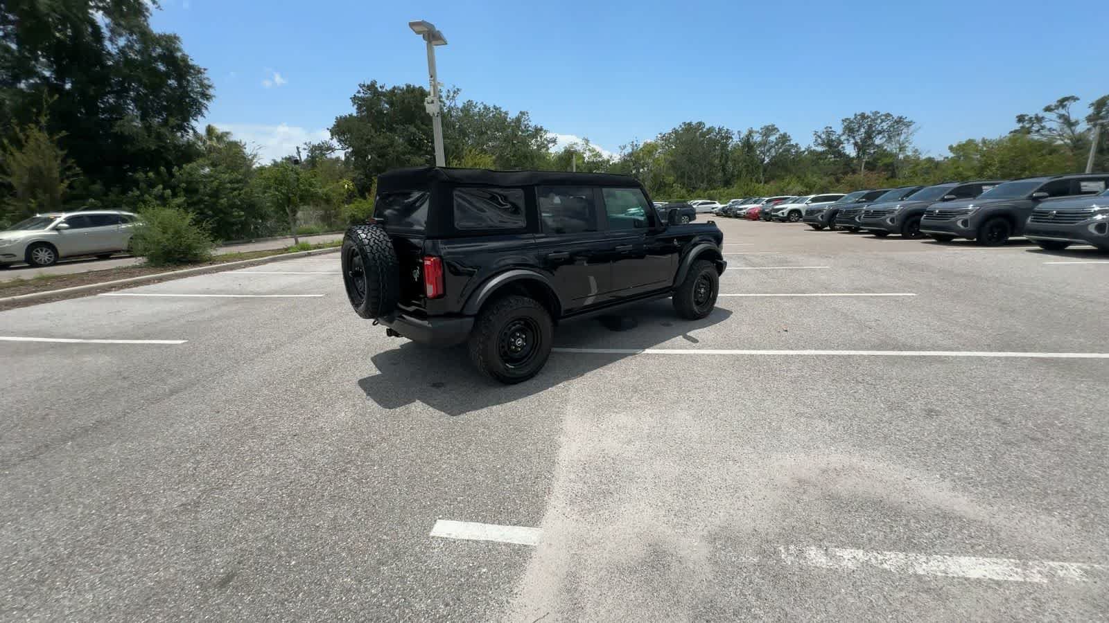 Used 2023 Ford Bronco Black Diamond AWD/4WD image 8