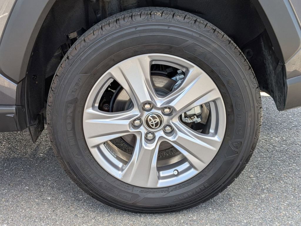 Used 2025 Toyota RAV4 XLE w/ Convenience Package image 11