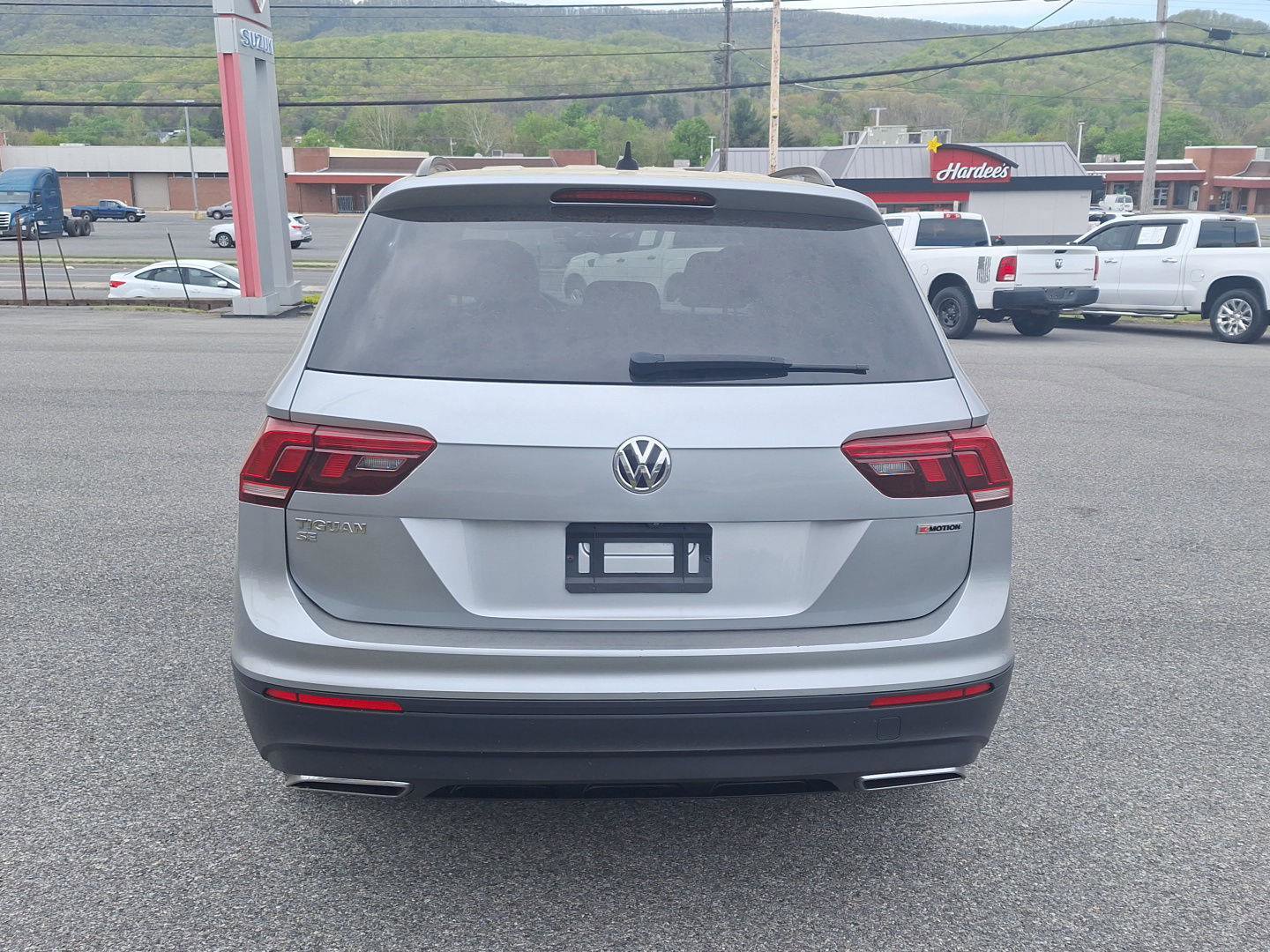 Used 2019 Volkswagen Tiguan SE w/ Panoramic Sunroof Package AWD/4WD image 4