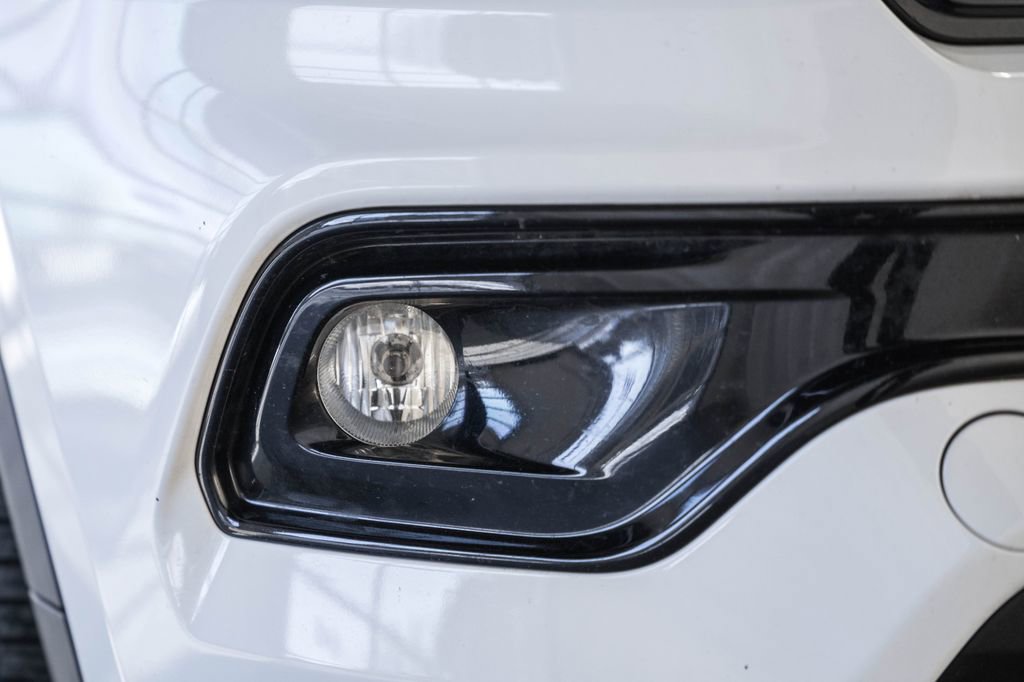 Used 2022 Jeep Compass Limited image 17