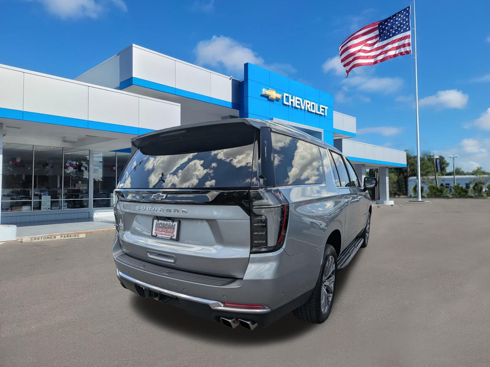 Used 2025 Chevrolet Suburban High Country AWD/4WD image 3