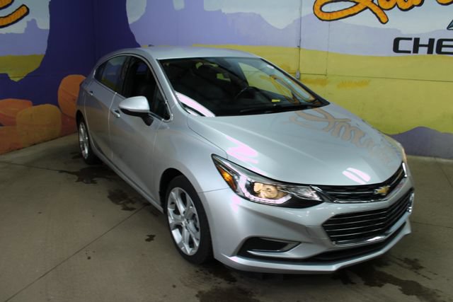 Used 2018 Chevrolet Cruze Premier FWD image 2