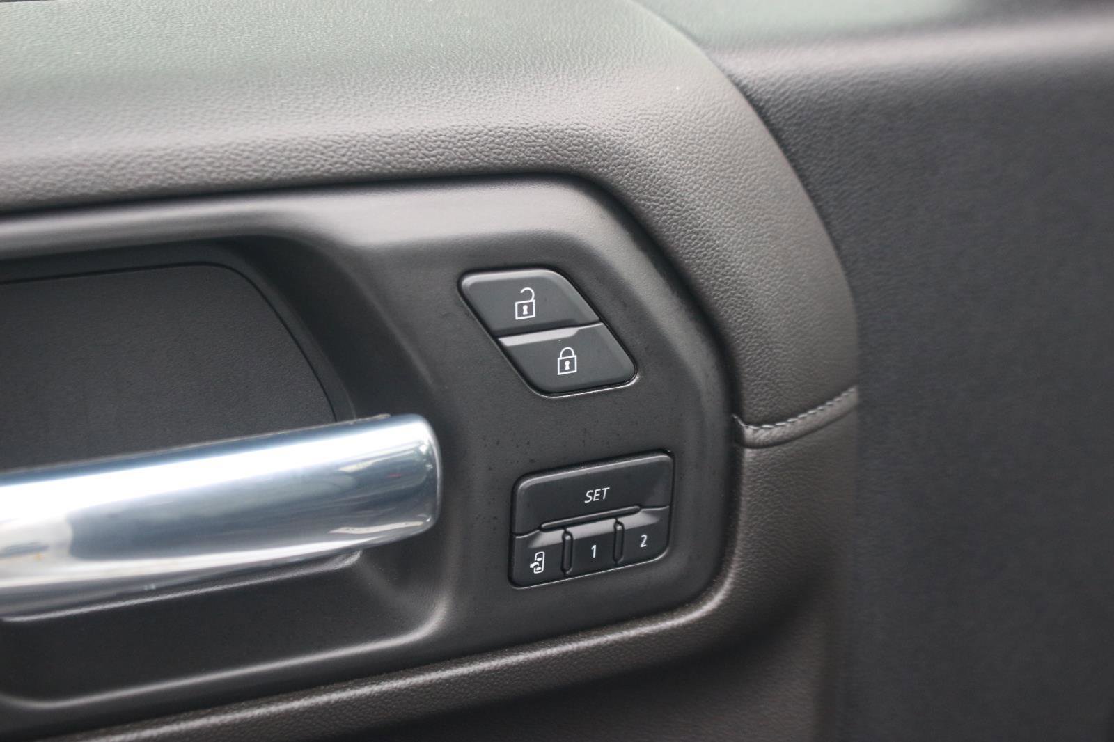 Used 2023 GMC Sierra 3500 Denali w/ Denali Ultimate Package image 14