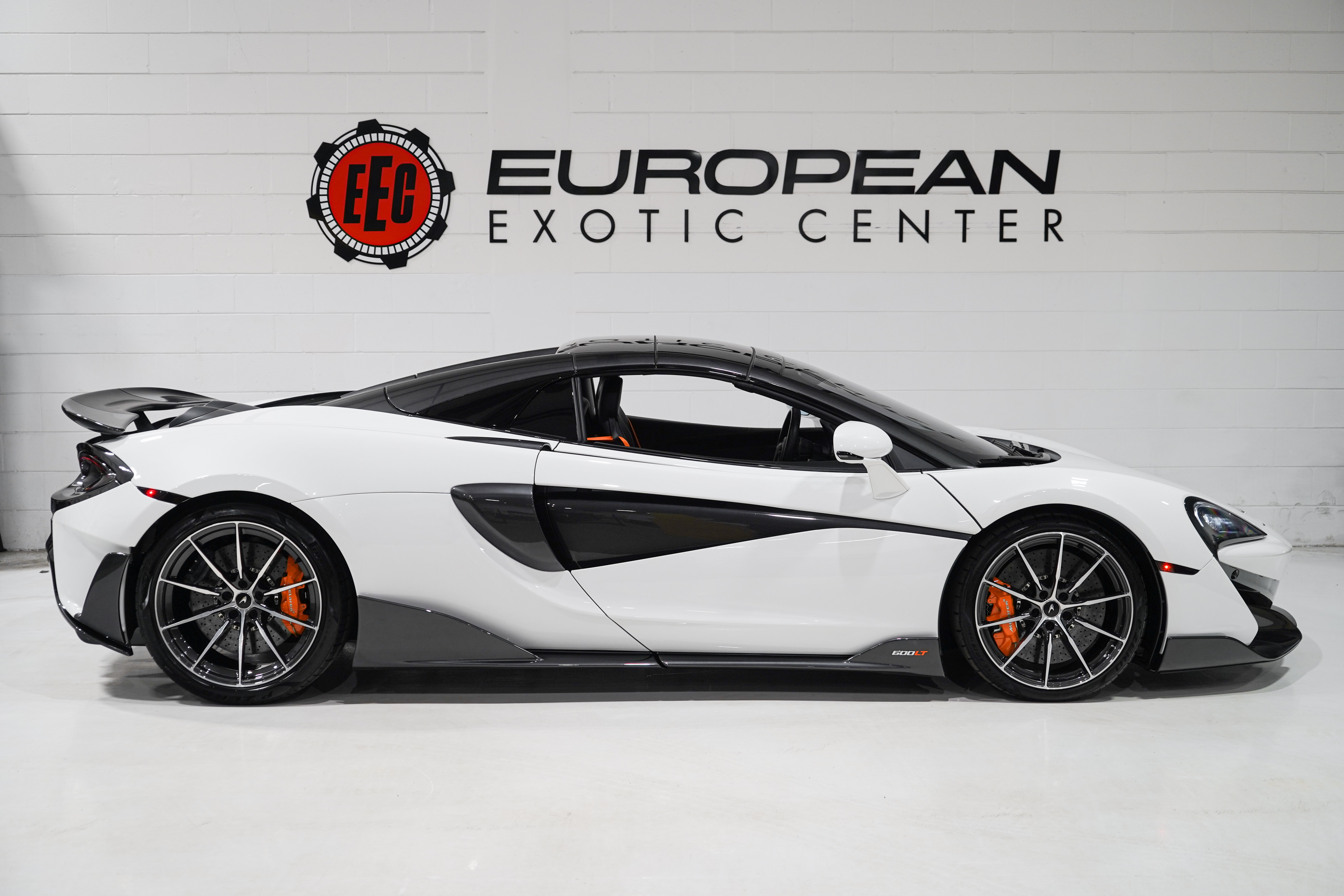 Used 2020 McLaren 600LT Spider RWD image 9