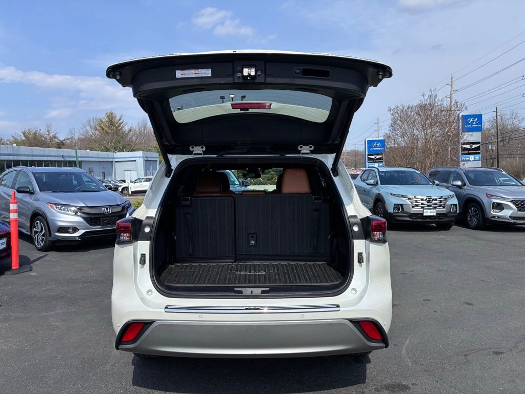 Used 2020 Toyota Highlander Platinum AWD/4WD image 12