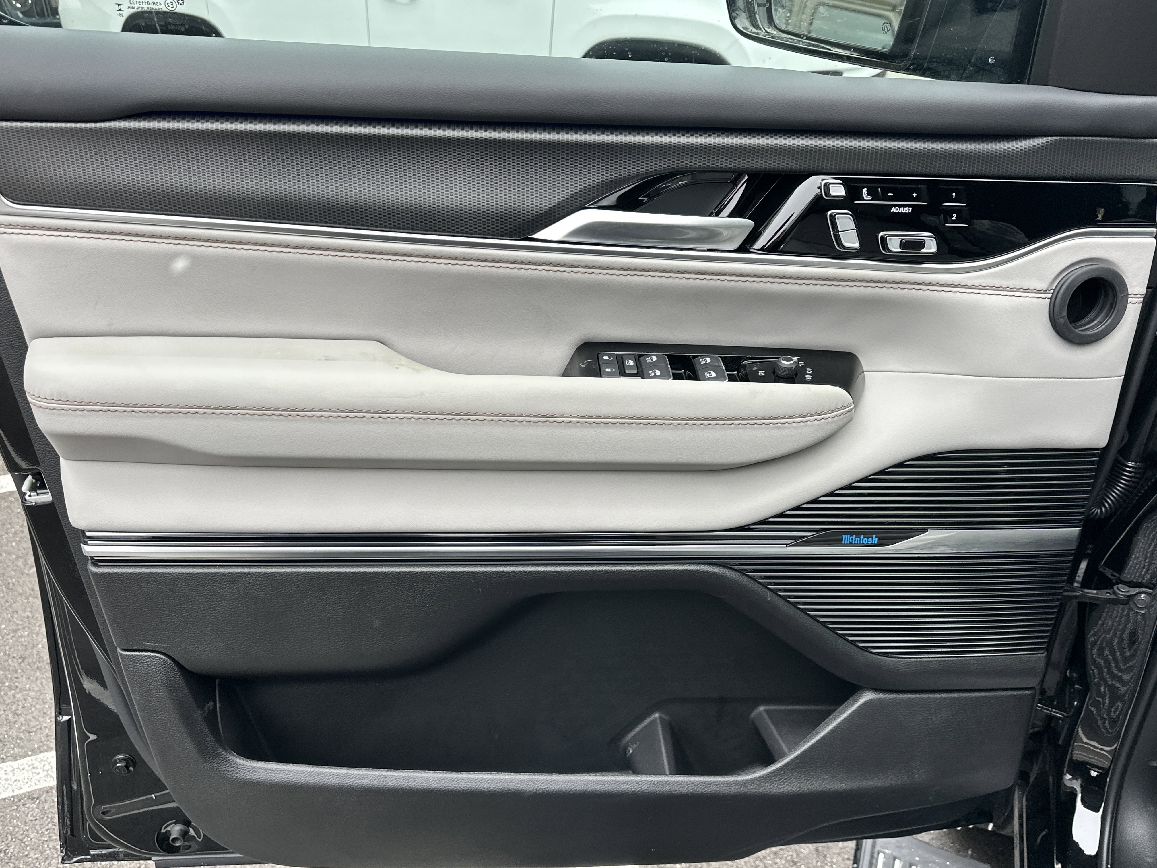 New 2026 Jeep Grand Wagoneer Summit w/ Rear Seat Video Group I image 30