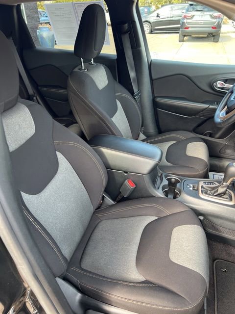 Certified 2016 Jeep Cherokee Sport image 16