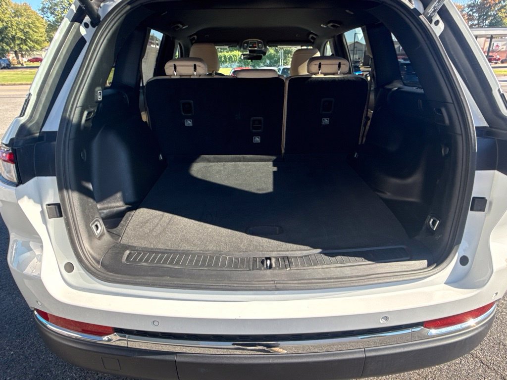 Used 2025 Jeep Grand Cherokee Limited AWD/4WD image 9