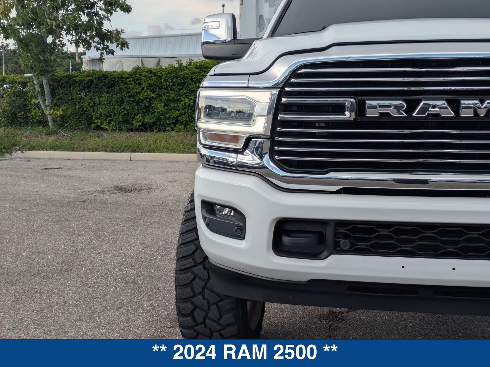 Used 2024 RAM 2500 Laramie AWD/4WD image 10