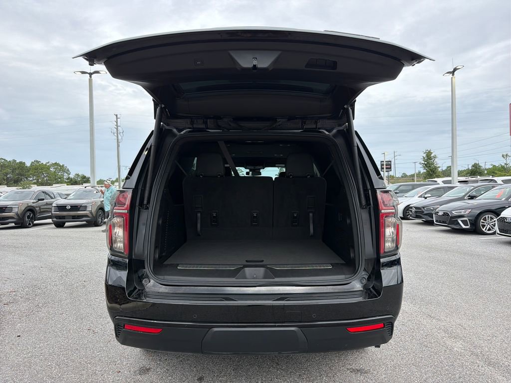 Used 2024 Chevrolet Suburban RST RWD image 13