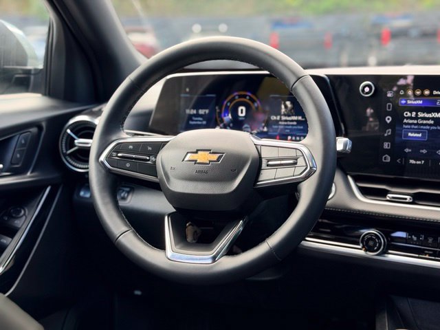 Used 2026 Chevrolet Equinox LT FWD image 21