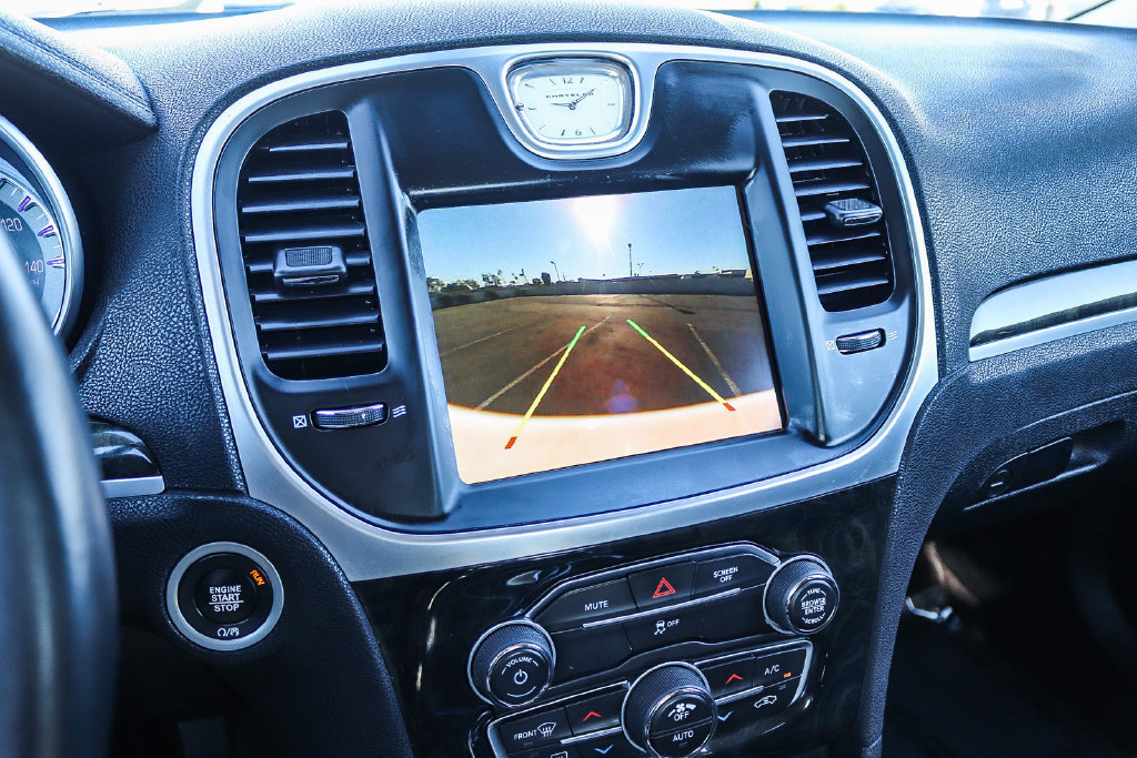 Used 2018 Chrysler 300 Limited AWD/4WD image 24