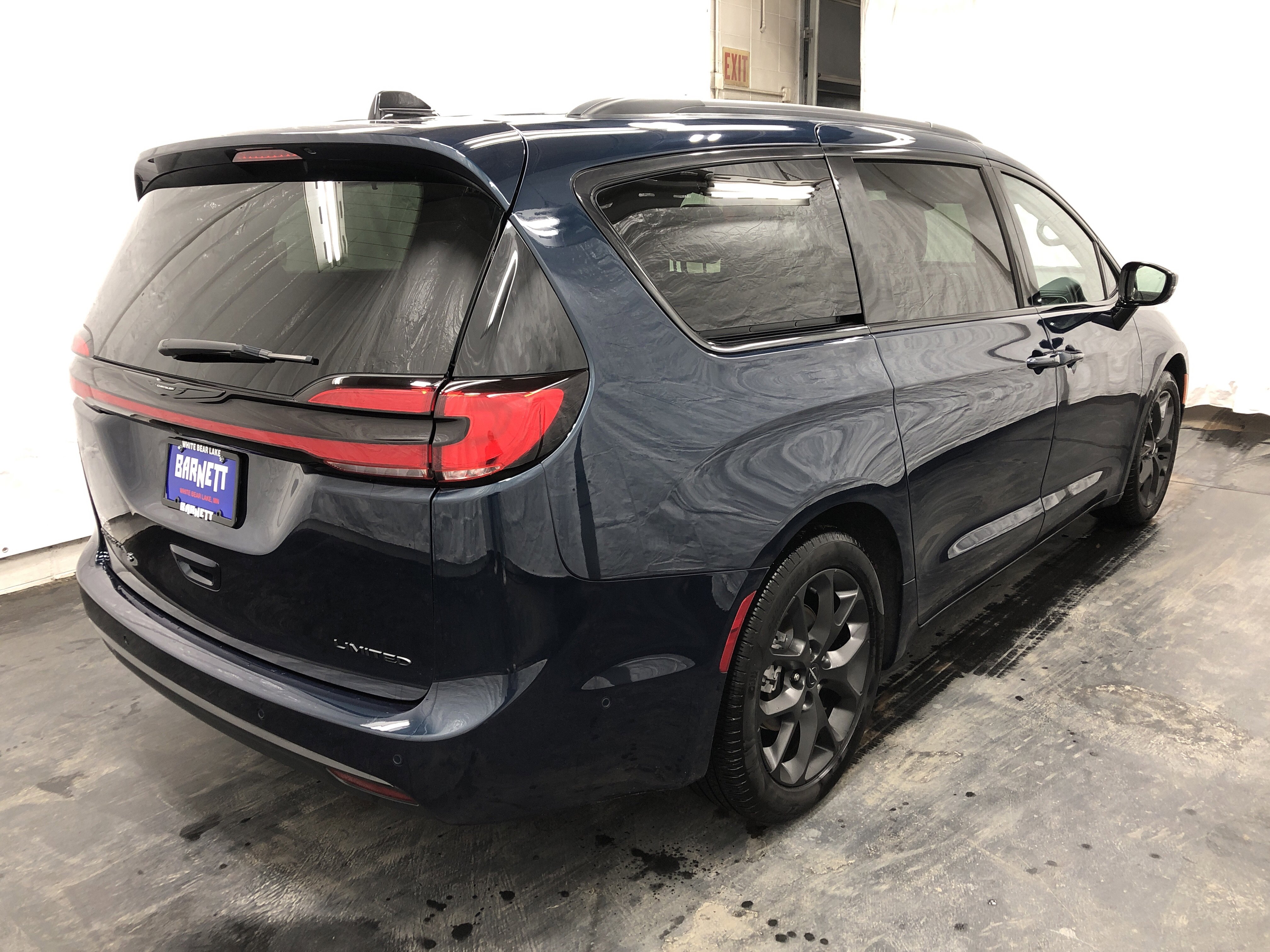 Certified 2024 Chrysler Pacifica Limited w/ S Appearance Package FWD image 5