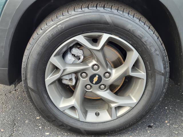 Used 2025 Chevrolet Trax LT FWD image 5