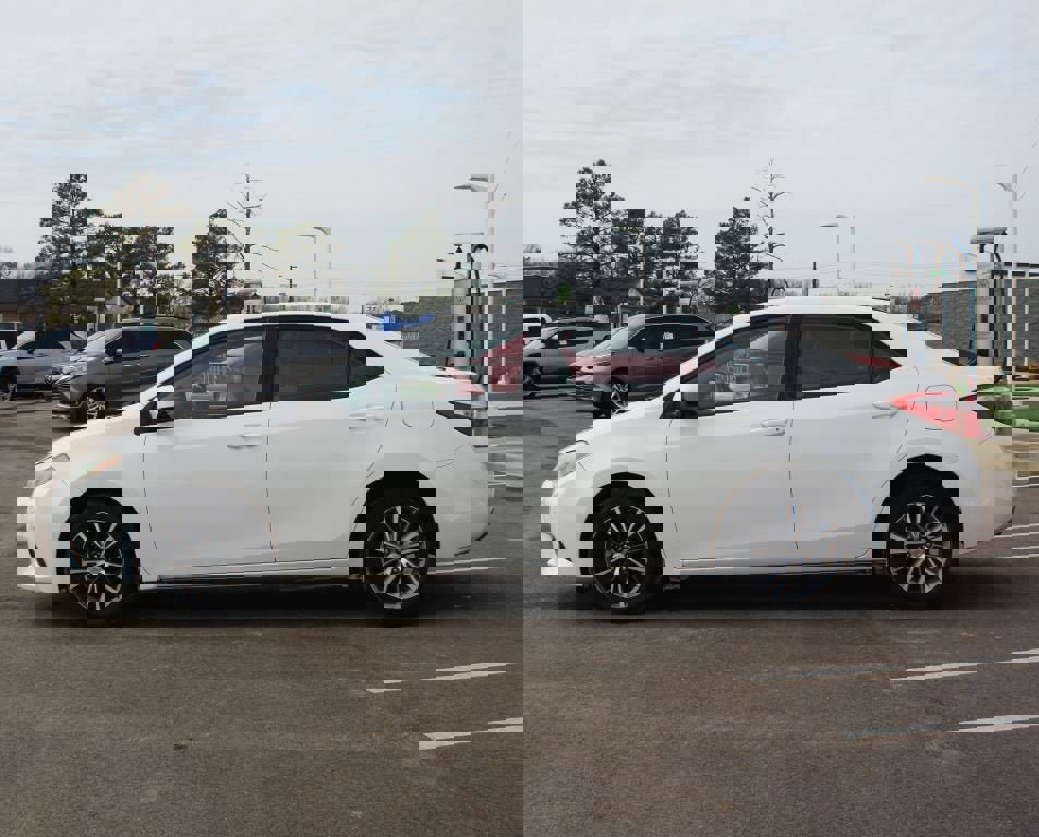 Used 2016 Toyota Corolla LE image 11