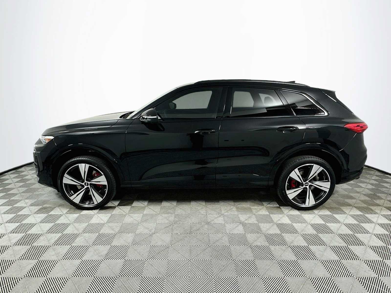 New 2026 Audi SQ5 Premium Plus AWD/4WD image 4