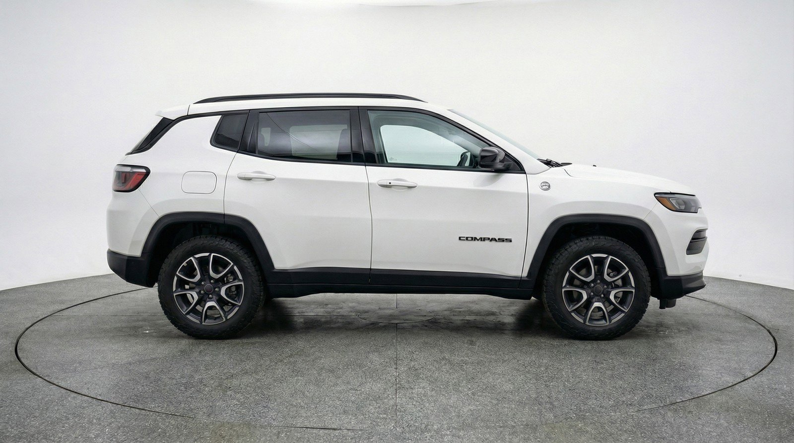 Used 2025 Jeep Compass Trailhawk AWD/4WD image 11