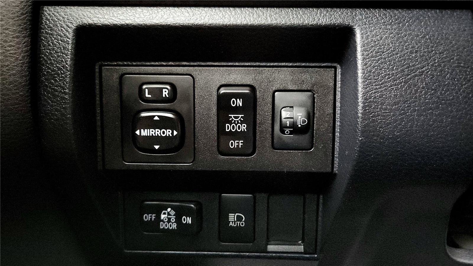 Used 2018 Toyota Tundra SR5 w/ TRD Off Road Package image 31