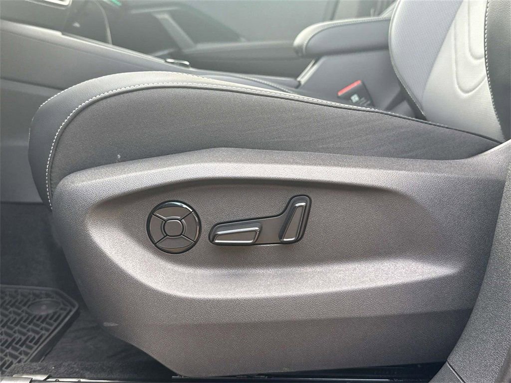 New 2026 Volkswagen Tiguan SE image 12